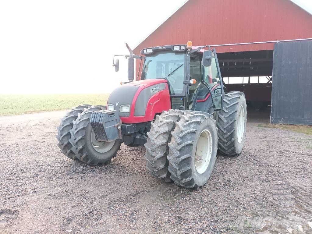 Valtra N 141 Traktoriai