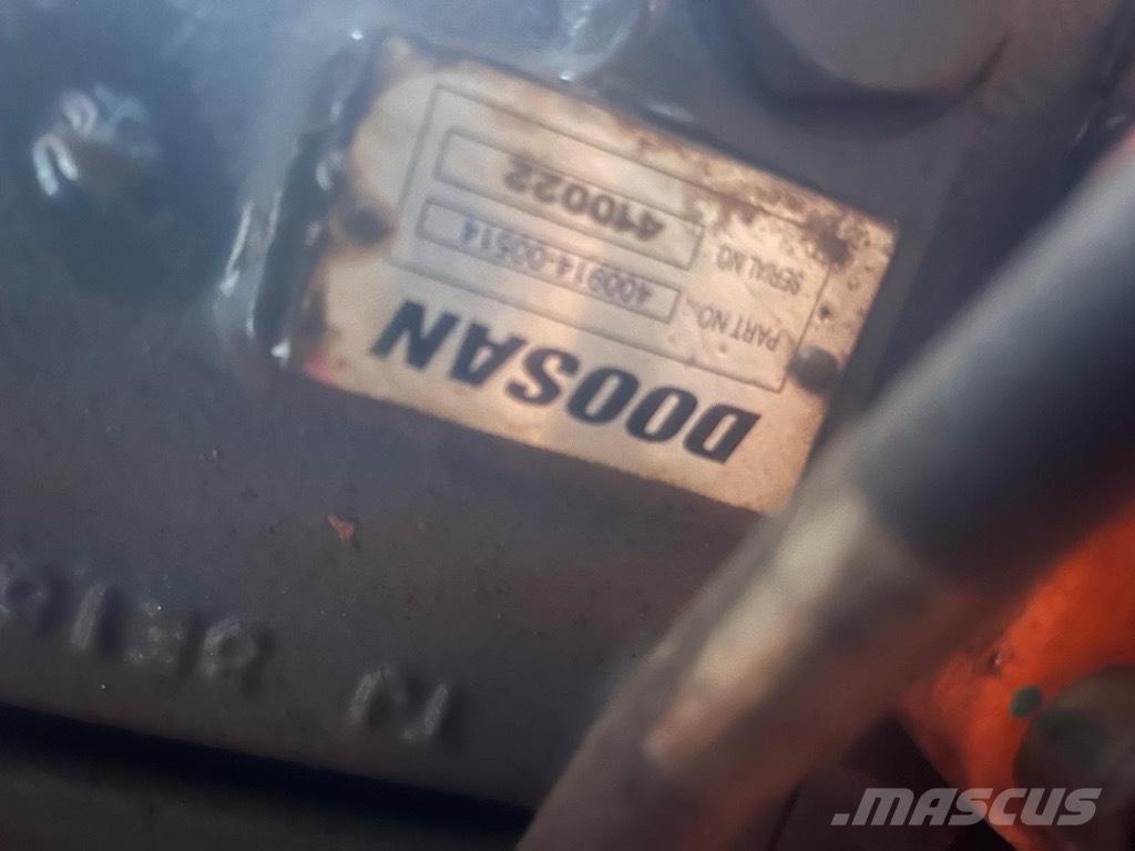 Doosan DX 140 Vikšriniai ekskavatoriai
