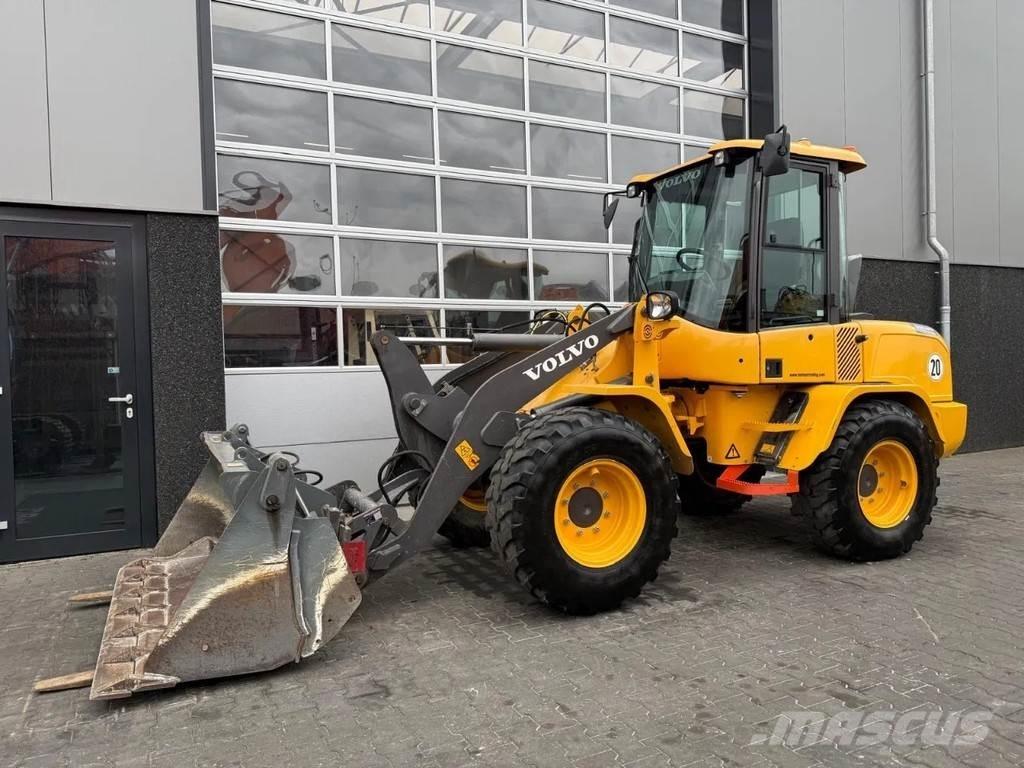 Volvo L35G Naudoti ratiniai krautuvai