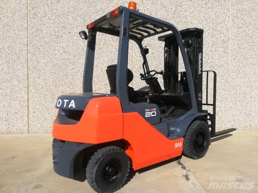 Toyota 02-8 FG F 20 LPG (dujiniai) krautuvai