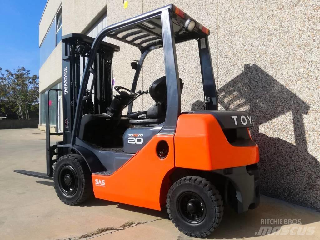 Toyota 02-8 FG F 20 LPG (dujiniai) krautuvai