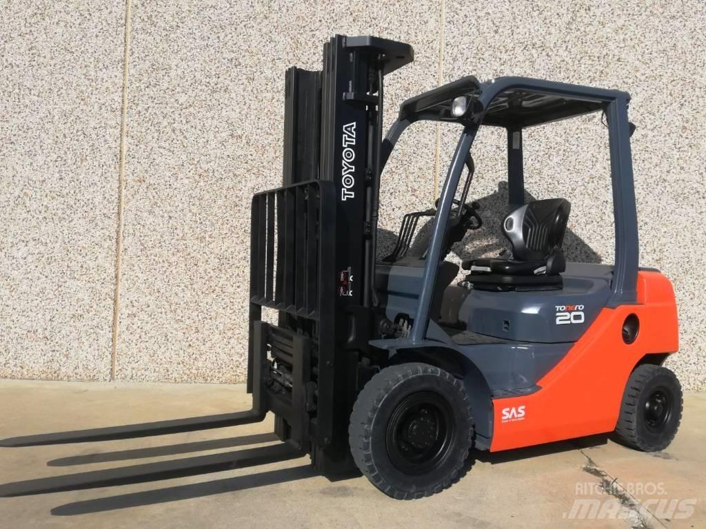 Toyota 02-8 FG F 20 LPG (dujiniai) krautuvai
