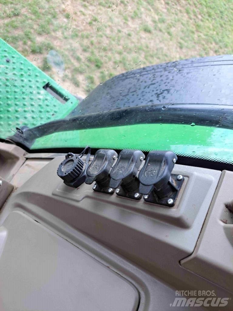 John Deere 8R410 Traktoriai