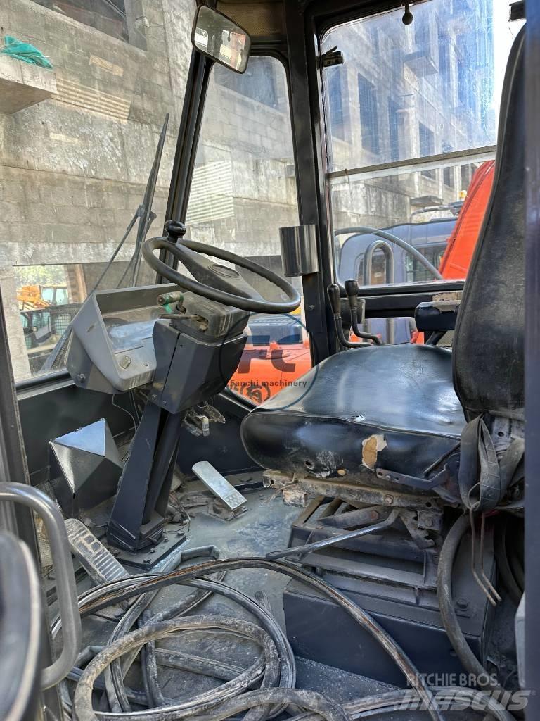 Komatsu WA 320 Naudoti ratiniai krautuvai