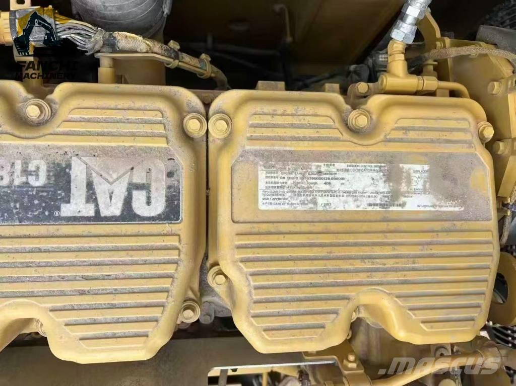 CAT 390F Vikšriniai ekskavatoriai