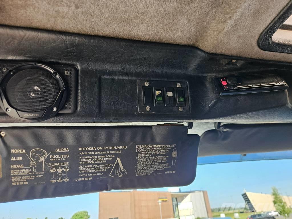 Sisu SM300 8X2 Miško mašinų transportavimo sunkvežimiai