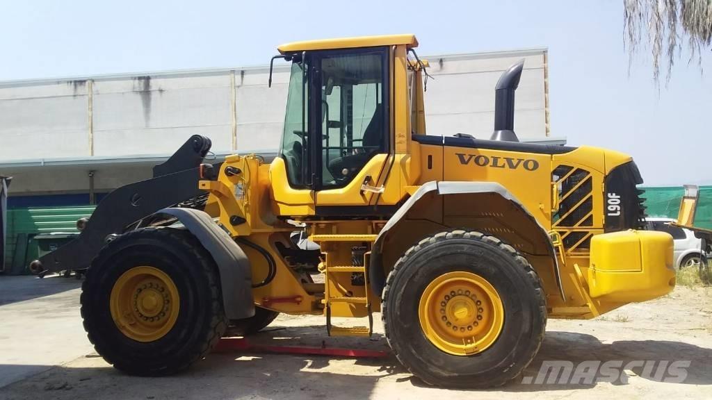 Volvo L90F Naudoti ratiniai krautuvai