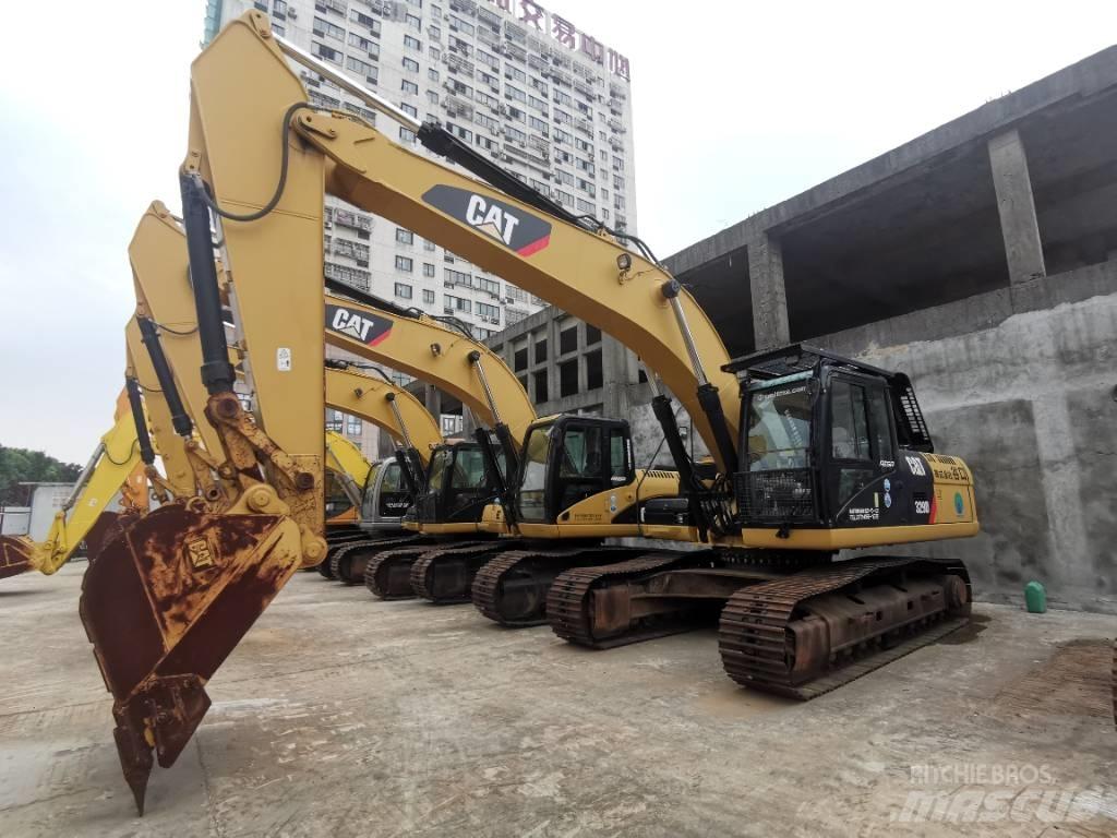 CAT 329 D Vikšriniai ekskavatoriai