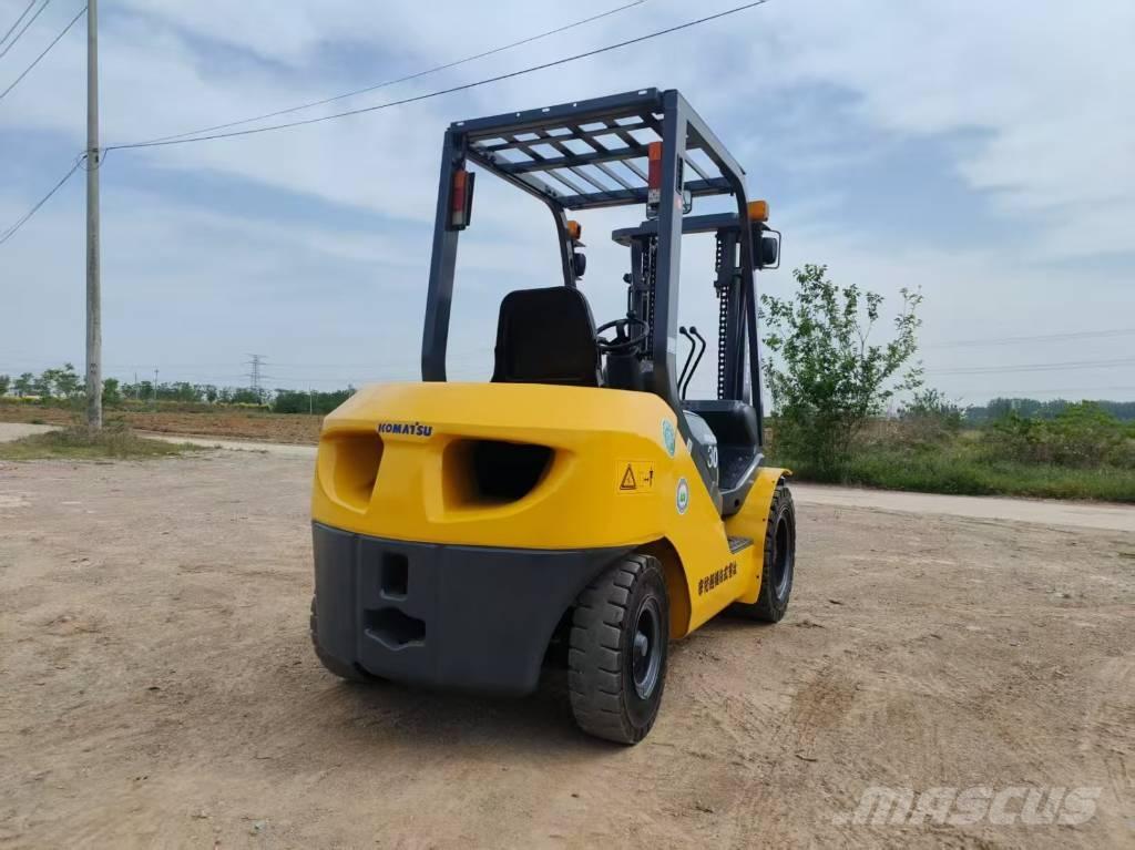 Komatsu 30 Dyzeliniai krautuvai