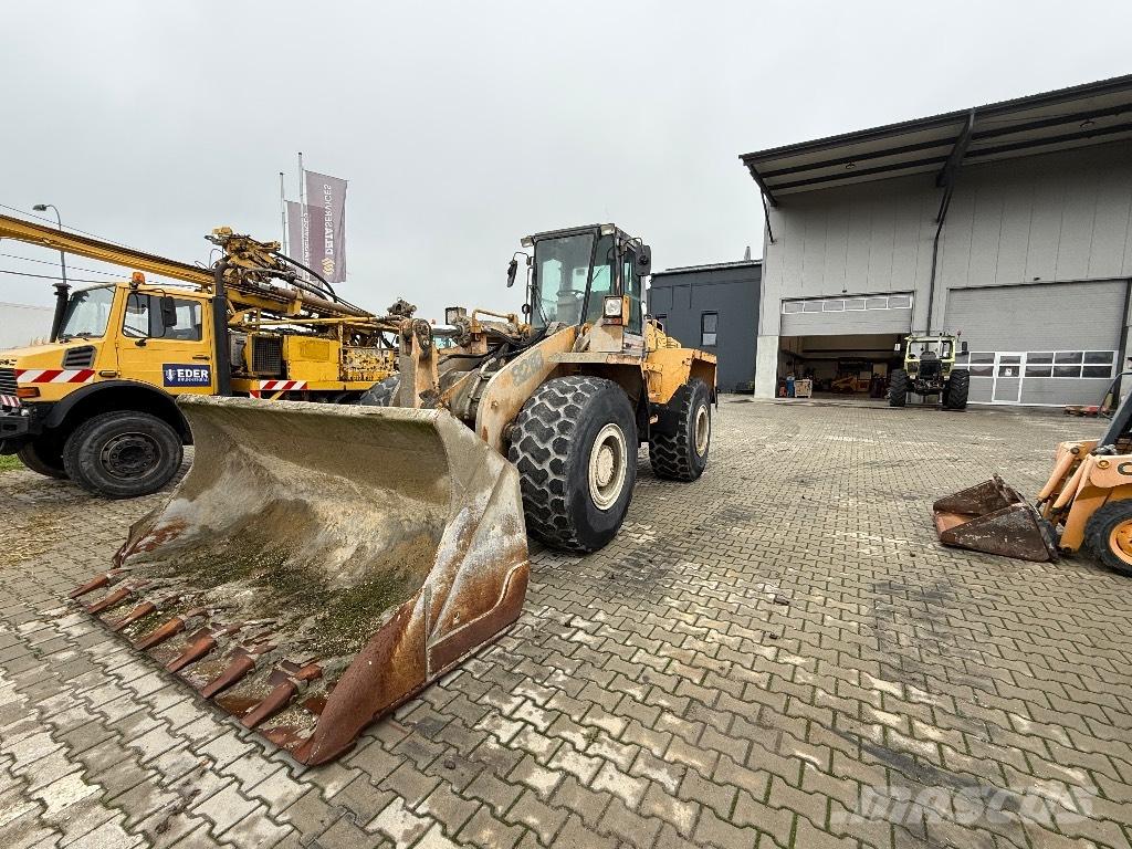 CASE 821 B Naudoti ratiniai krautuvai