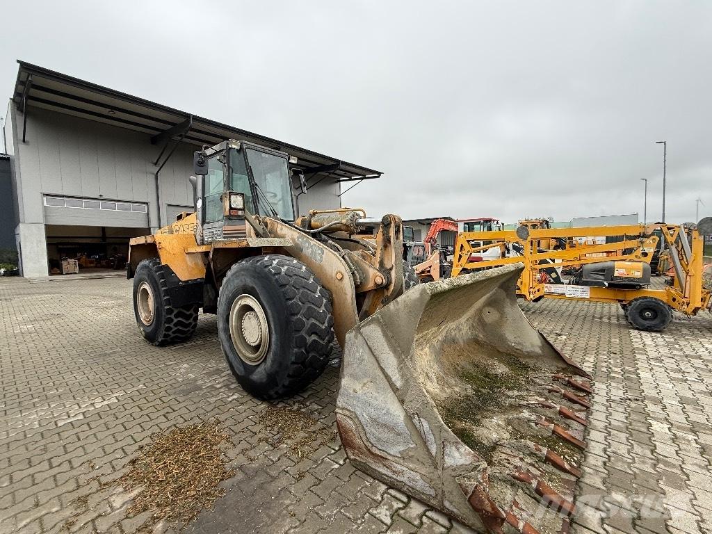 CASE 821 B Naudoti ratiniai krautuvai