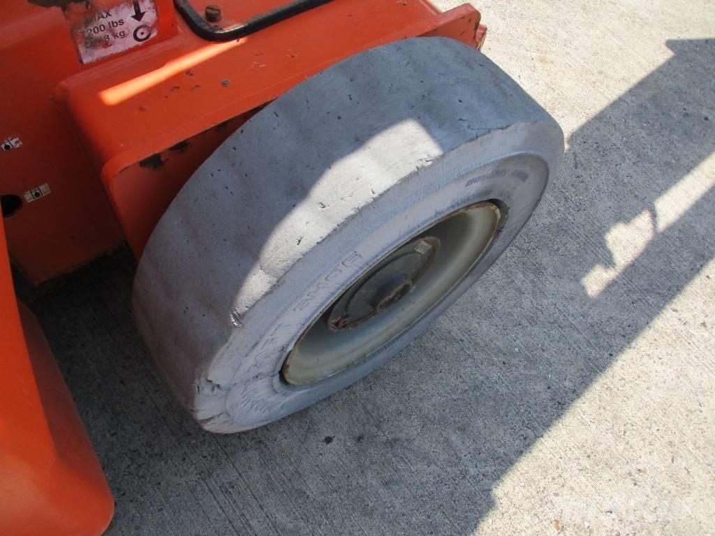 JLG E 400 AJPN (146) Kompaktiškas savaeigis strėlinis keltuvas