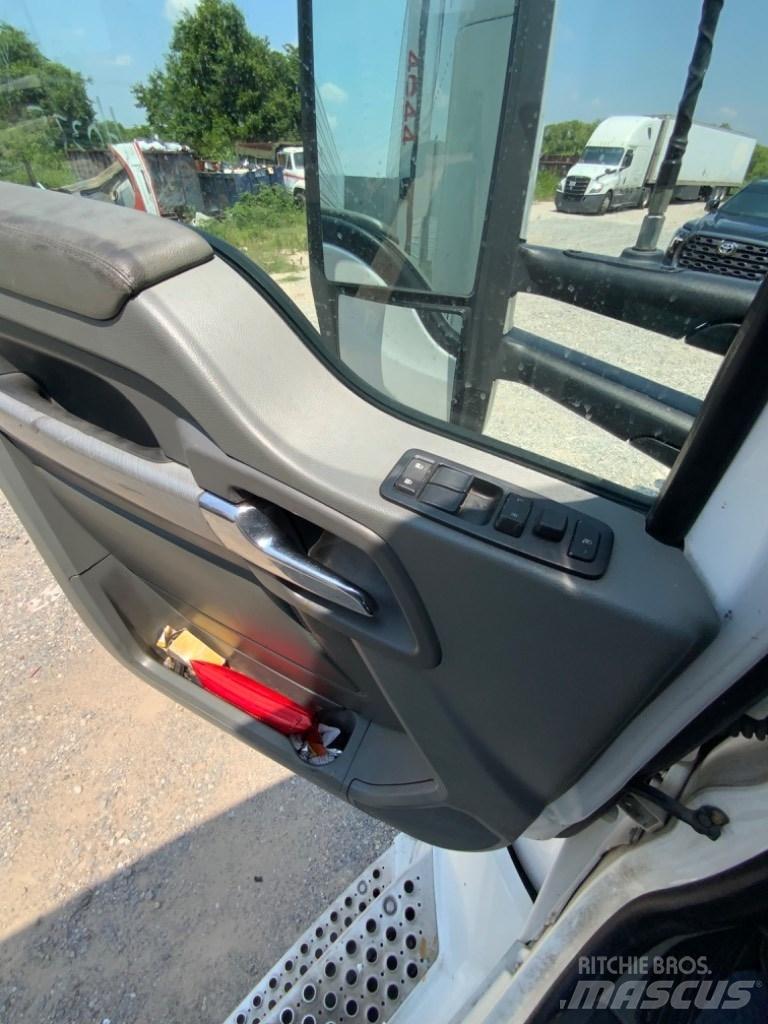Kenworth T 680 Naudoti vilkikai