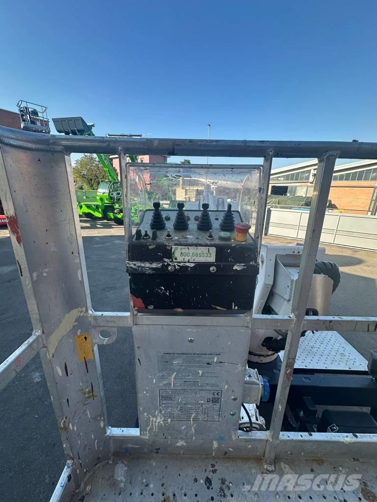 Multitel MX 200 Ant vilkikų montuojamos kėlimo platformos