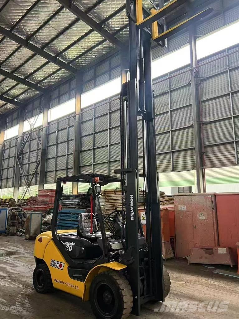 Komatsu FD 30 T-17 Dyzeliniai krautuvai