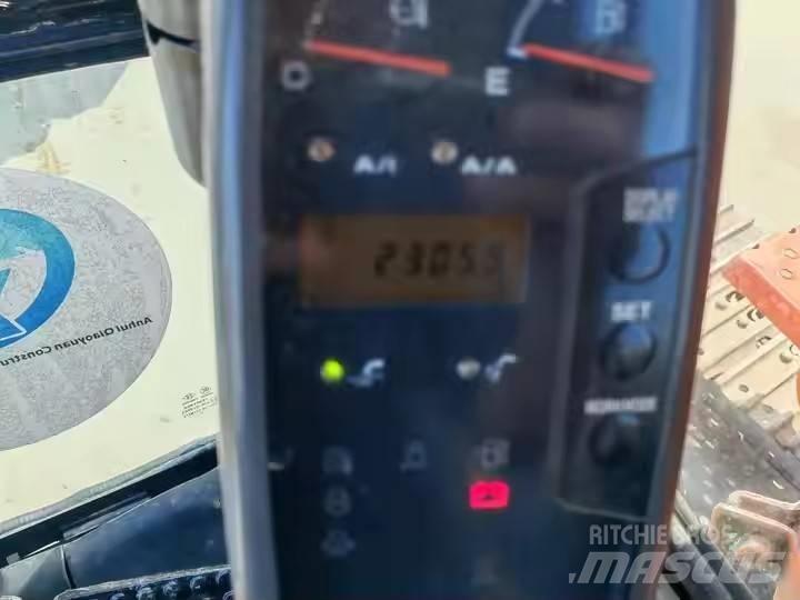 Hitachi ZX135 Vikšriniai ekskavatoriai