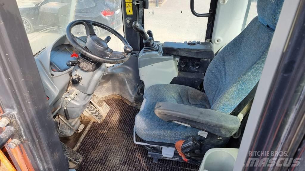 Hitachi ZW 220-6 Naudoti ratiniai krautuvai