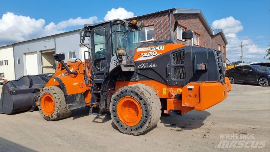 Hitachi ZW 220-6 Naudoti ratiniai krautuvai
