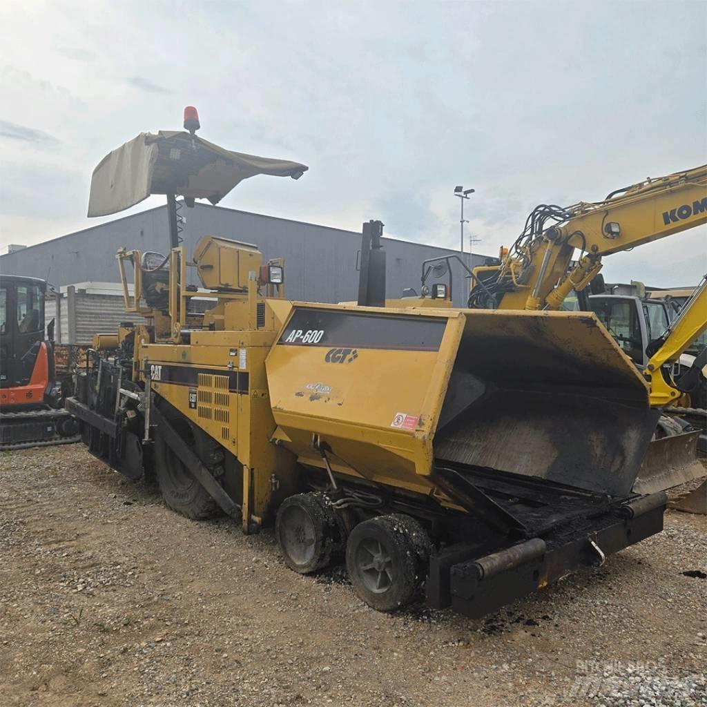 CAT AP 600 Asfalto klotuvai