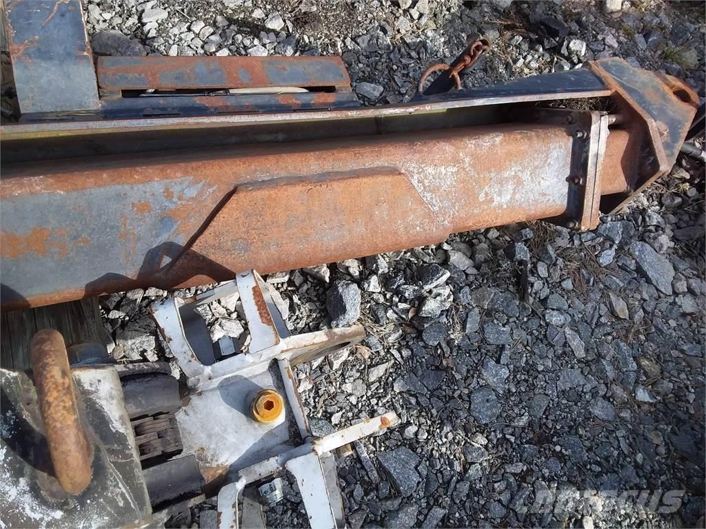 CAT 2200 Medžių kirtimo mašinų kranai