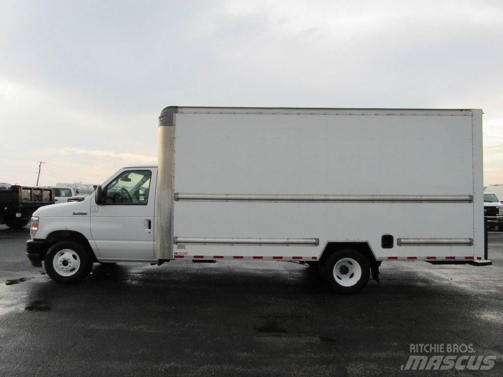 Ford E-350 Sunkvežimiai su dengtu kėbulu