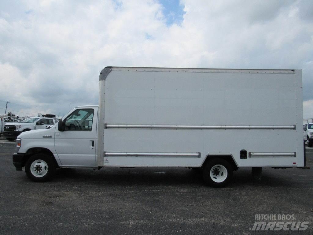 Ford E-350 Sunkvežimiai su dengtu kėbulu
