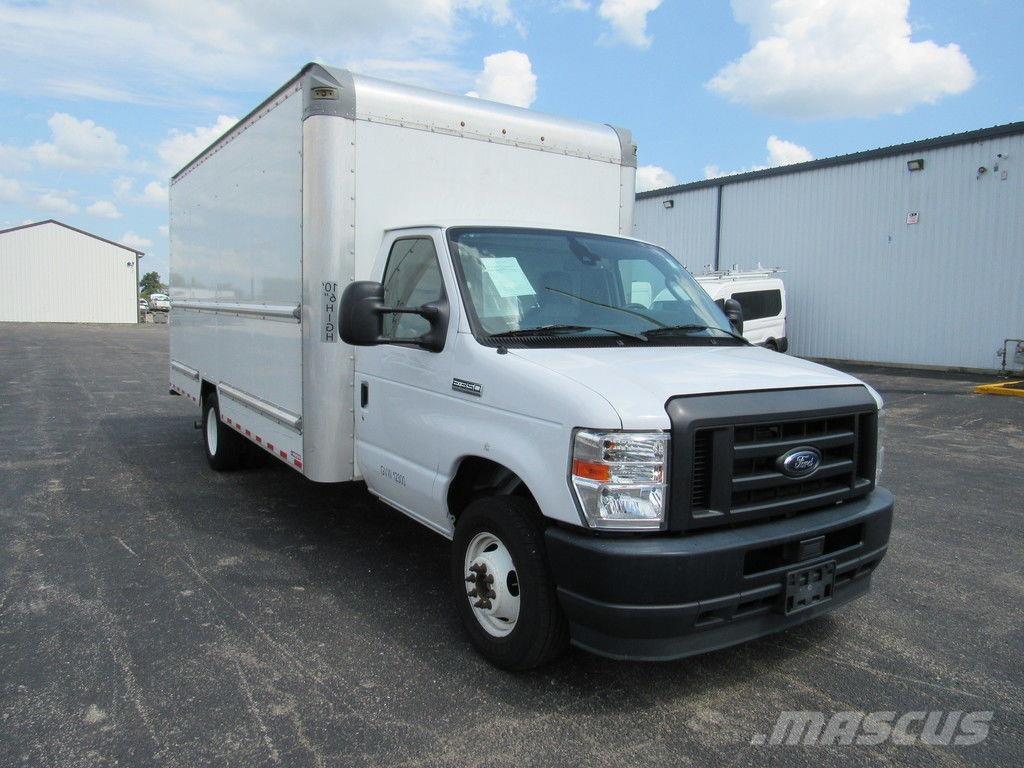 Ford E-350 Sunkvežimiai su dengtu kėbulu
