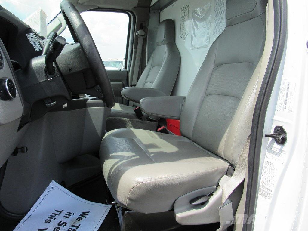 Ford E-350 Sunkvežimiai su dengtu kėbulu