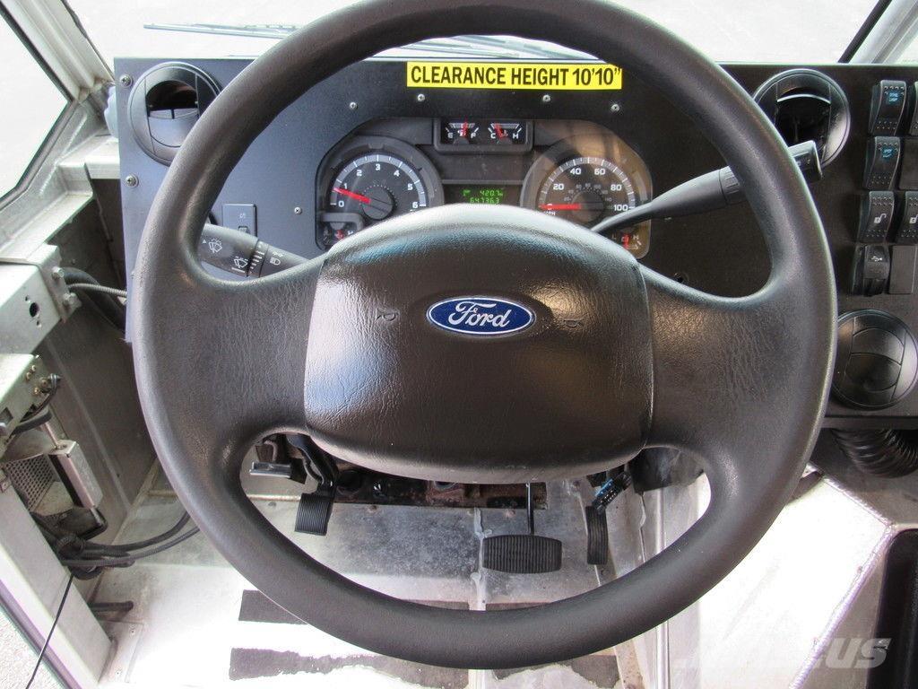 Ford E-450 Sunkvežimiai su dengtu kėbulu