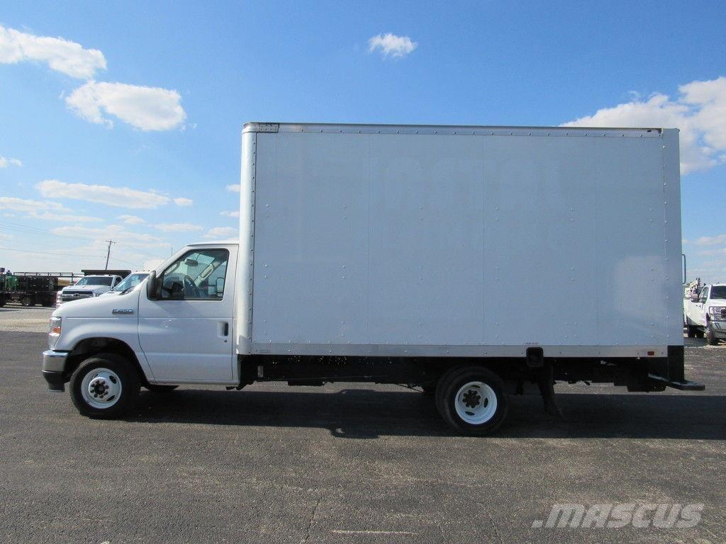 Ford E-450 Sunkvežimiai su dengtu kėbulu