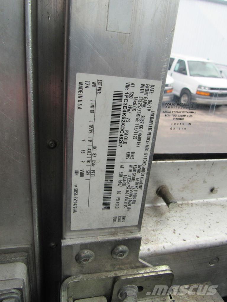 Ford E-450 Sunkvežimiai su dengtu kėbulu