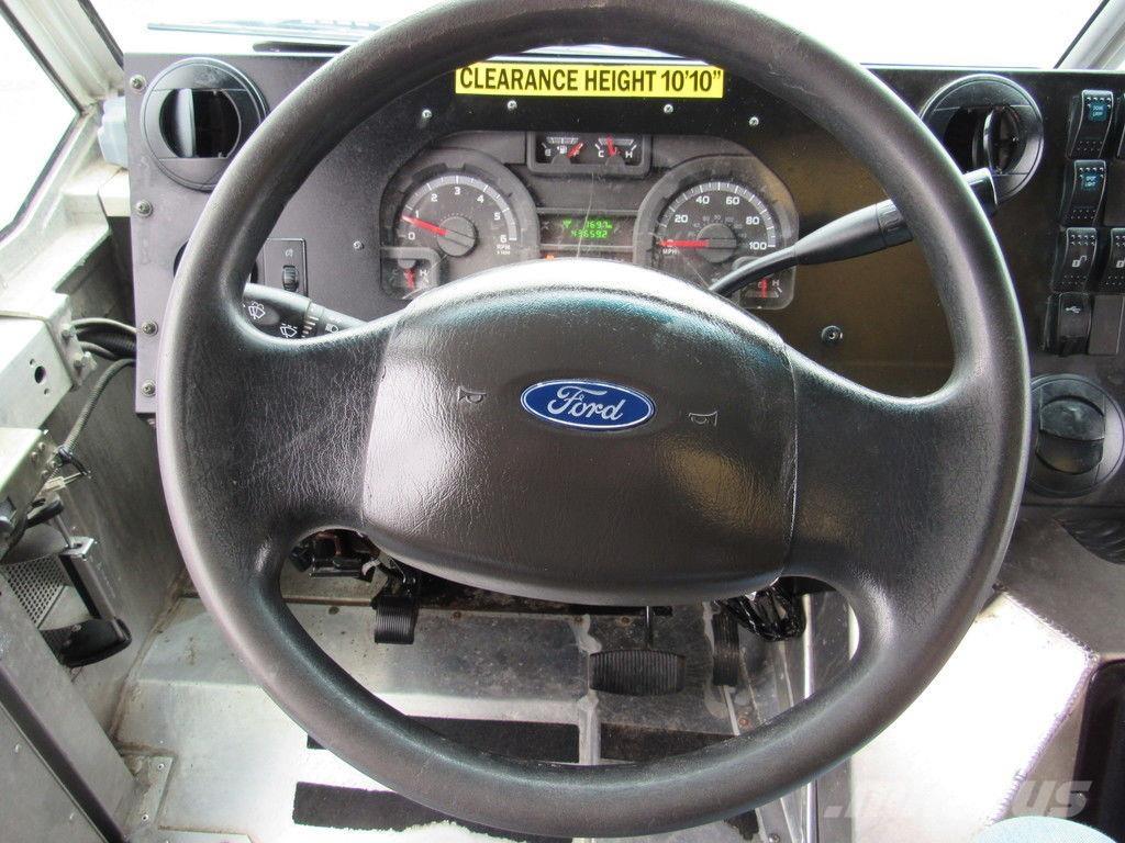 Ford E-450 Sunkvežimiai su dengtu kėbulu