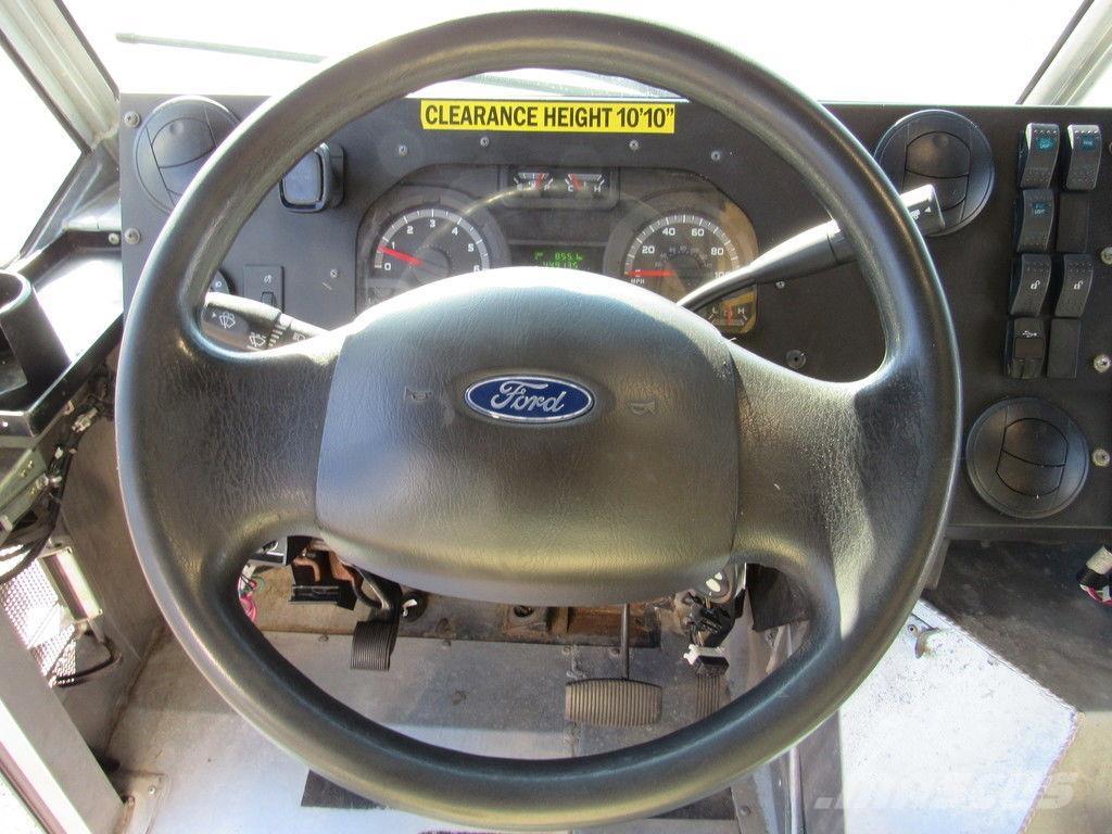 Ford E-450 Sunkvežimiai su dengtu kėbulu