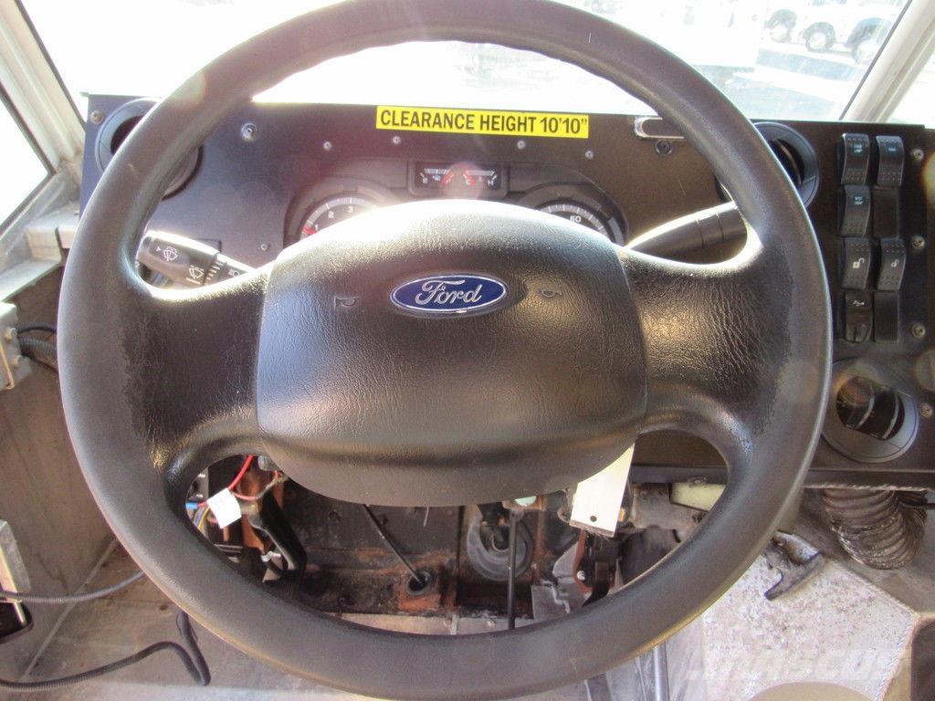 Ford E-450 Sunkvežimiai su dengtu kėbulu