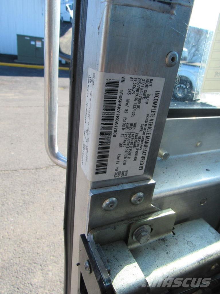 Ford F-59 Sunkvežimiai su dengtu kėbulu