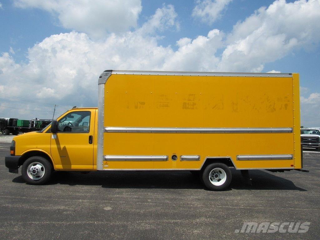GMC Savana 3500 Sunkvežimiai su dengtu kėbulu