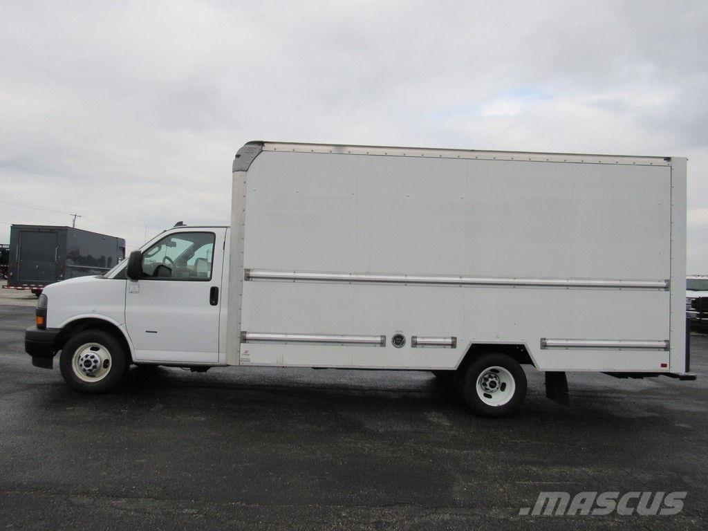 GMC Savana 3500 Sunkvežimiai su dengtu kėbulu