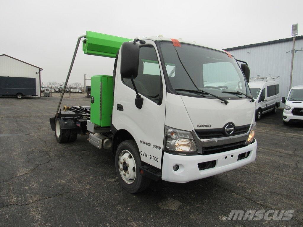 Hino 195 Savivarčių priekabų vilkikai