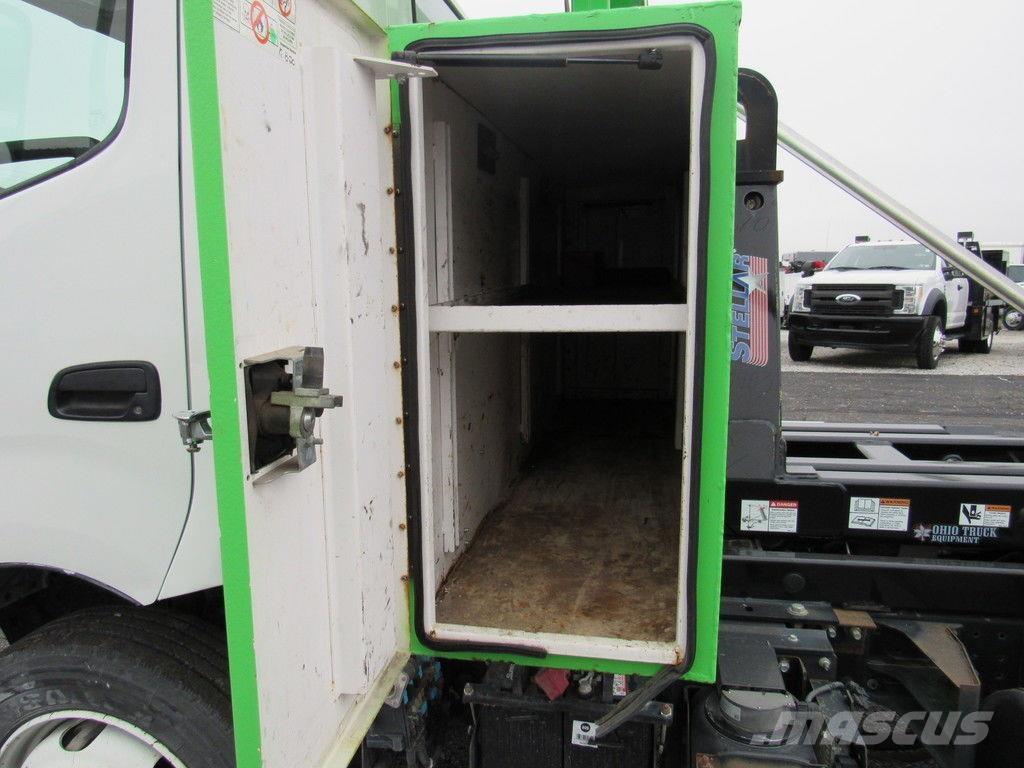 Hino 195 Savivarčių priekabų vilkikai