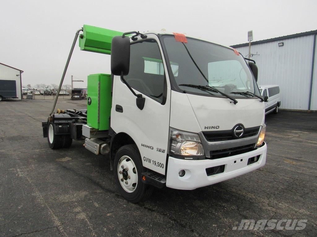 Hino 195 Savivarčių priekabų vilkikai