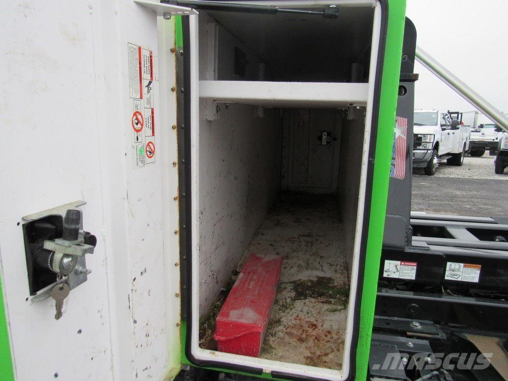 Hino 195 Savivarčių priekabų vilkikai