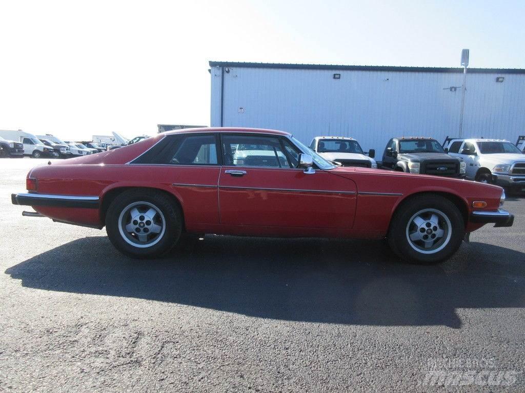 Jaguar XJ Lengvieji automobiliai