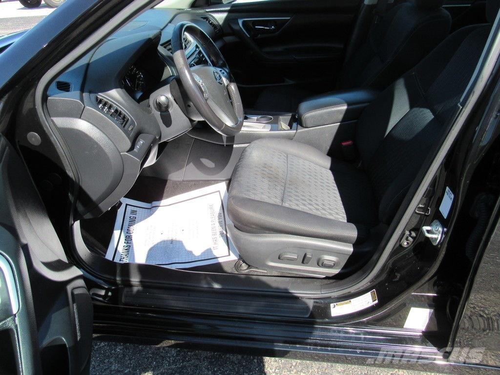 Nissan Altima Lengvieji automobiliai