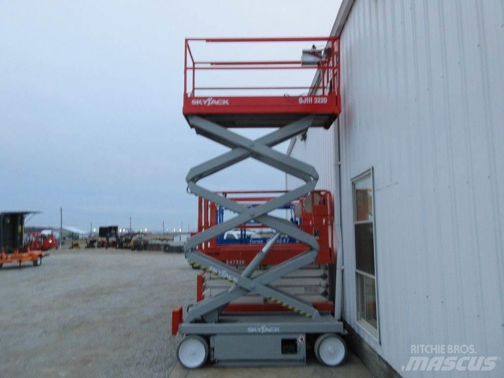 SkyJack SJ3220 Kiti naudoti statybos komponentai
