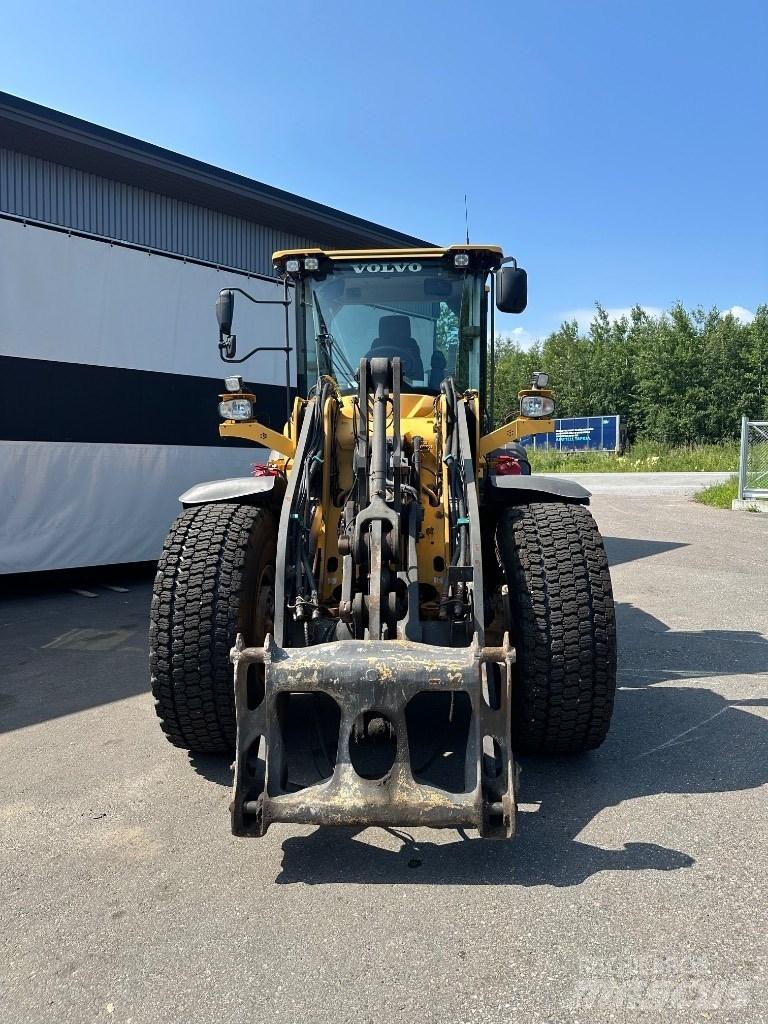 Volvo L 90 H Naudoti ratiniai krautuvai