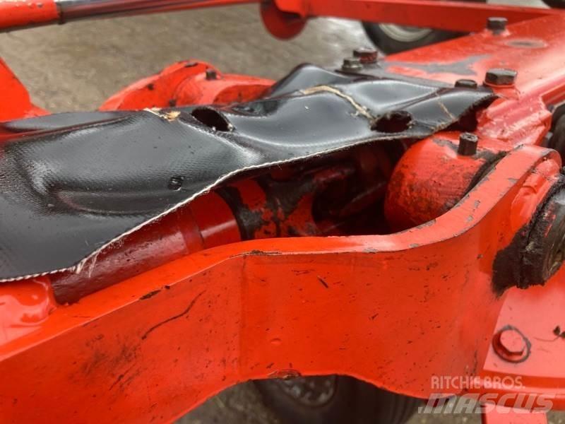 Kuhn GF8702T Šieno grėbliai ir vartytuvai