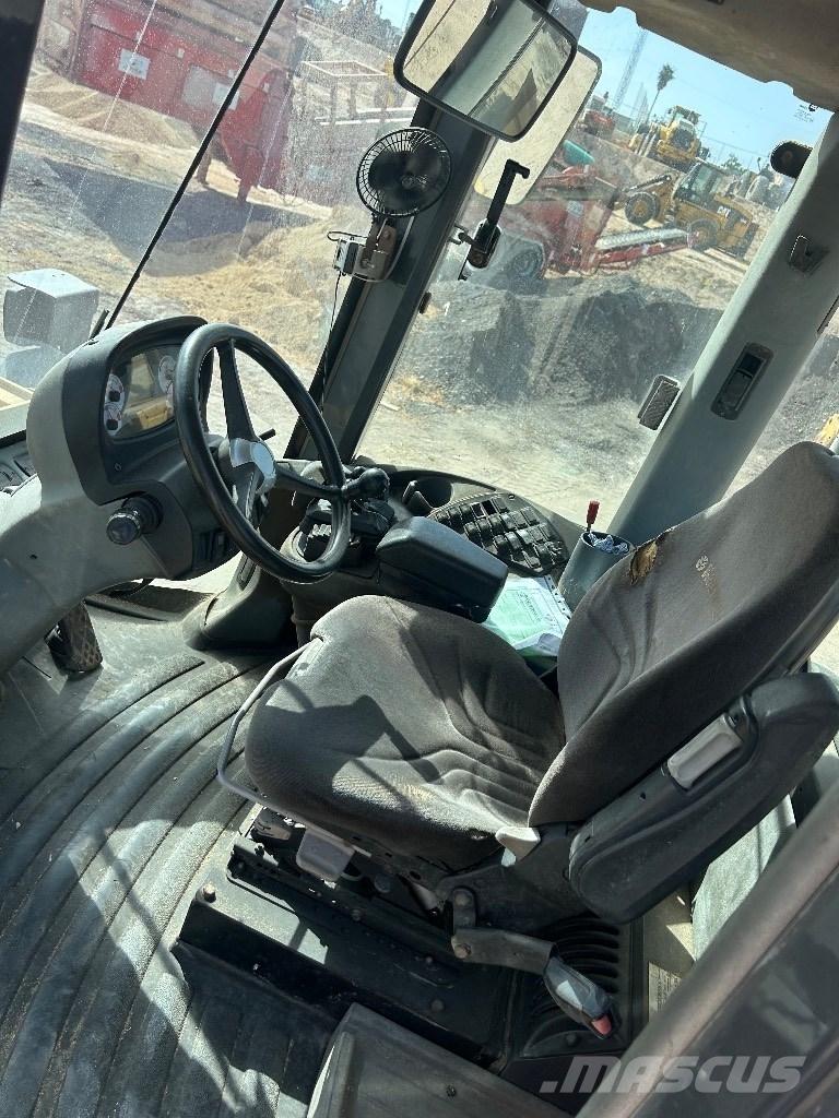 New Holland W 170 B Naudoti ratiniai krautuvai