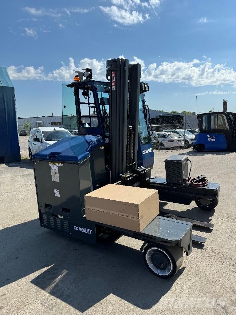 Combilift C4000ET Šakiniai krautuvai su privažiavimu iš visų keturių pusių