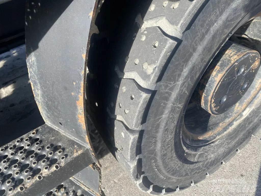 CAT M318F Ratiniai ekskavatoriai