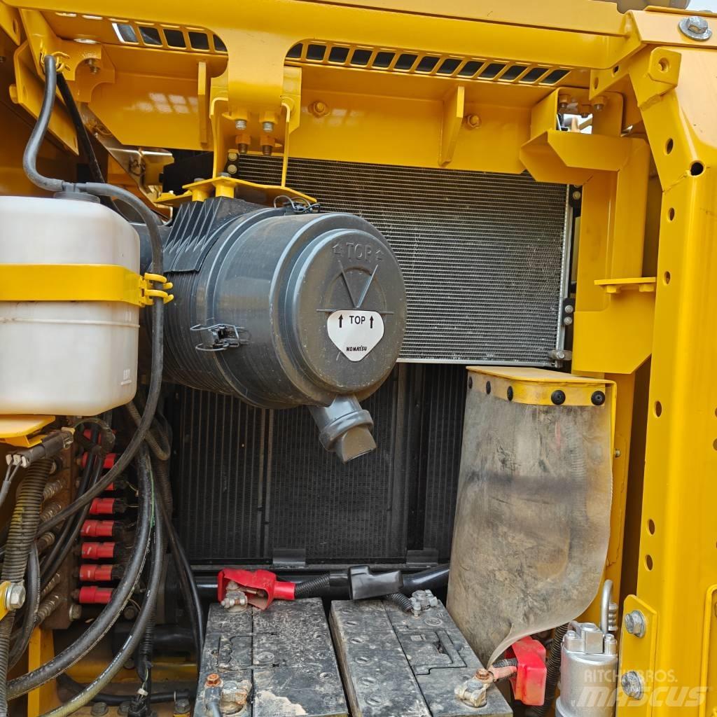 Komatsu 130-7 Vikšriniai ekskavatoriai